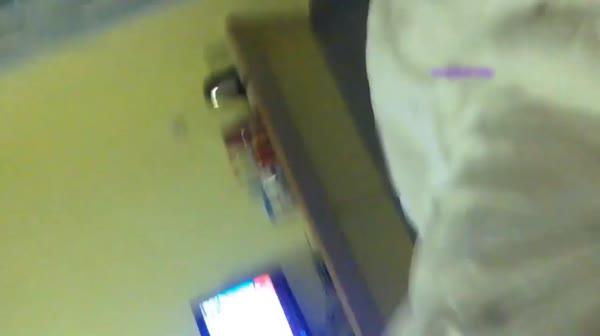 长得很像某当红明星的大二美女与男友激情啪啪后,看她红润的脸蛋意欲未尽主动拿起鸡巴舔,求第二炮！国语